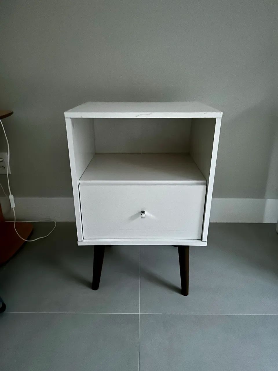 Mesa de cabeceira com gaveta - Foto 2