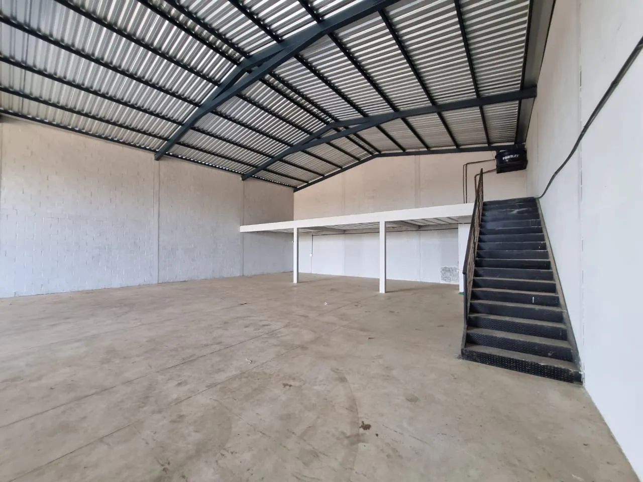 Galpão Comercial com 337,87 m² | Abadia de Goiás - Foto 5