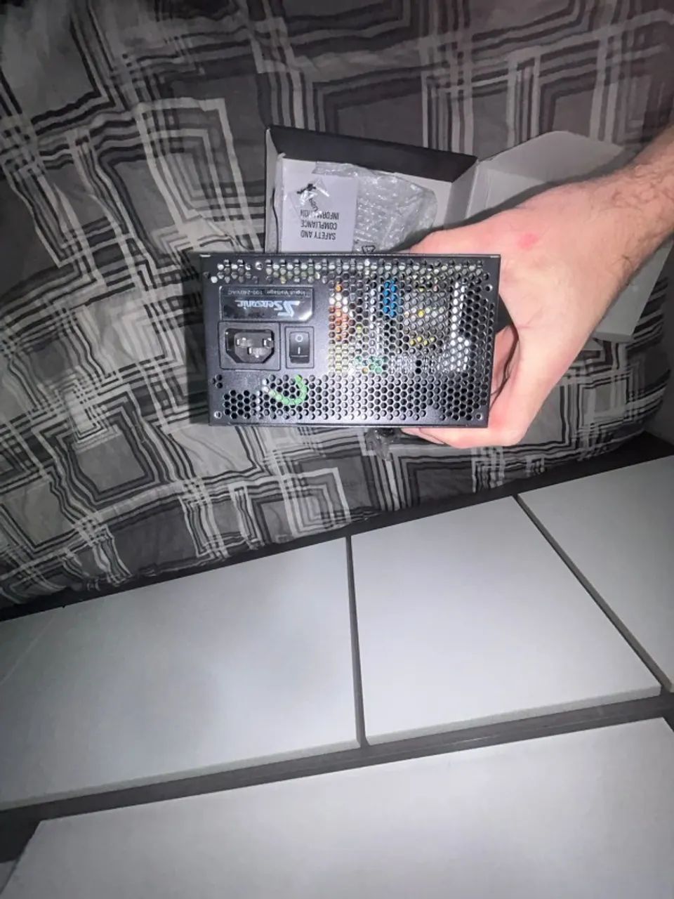  Fonte Seasonic Platinum 660W ? SS660XP ? Com defeito