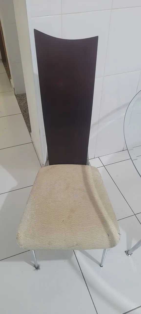 Mesa de madeira com tampo de vidro - Foto 2