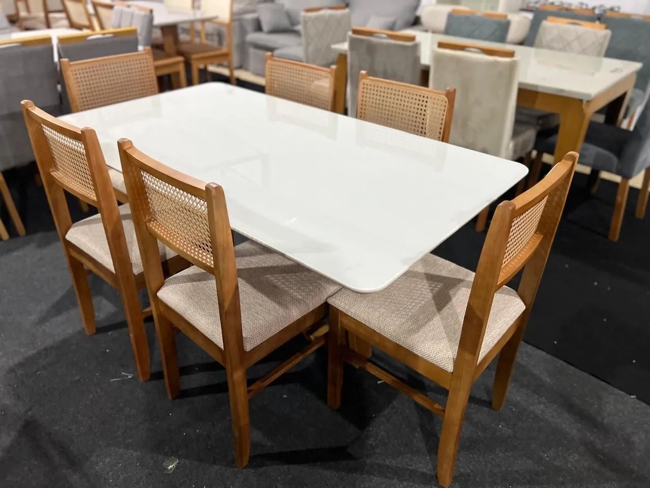 Mesa de Jantar 1.60m com 6 cadeiras 100% Madeira - Foto 3