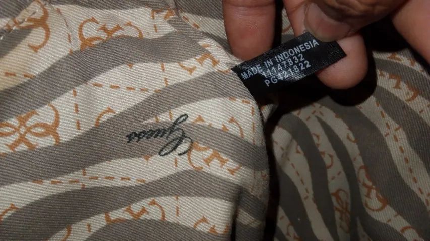 Bolsa Guess Est.1981 - Foto 5