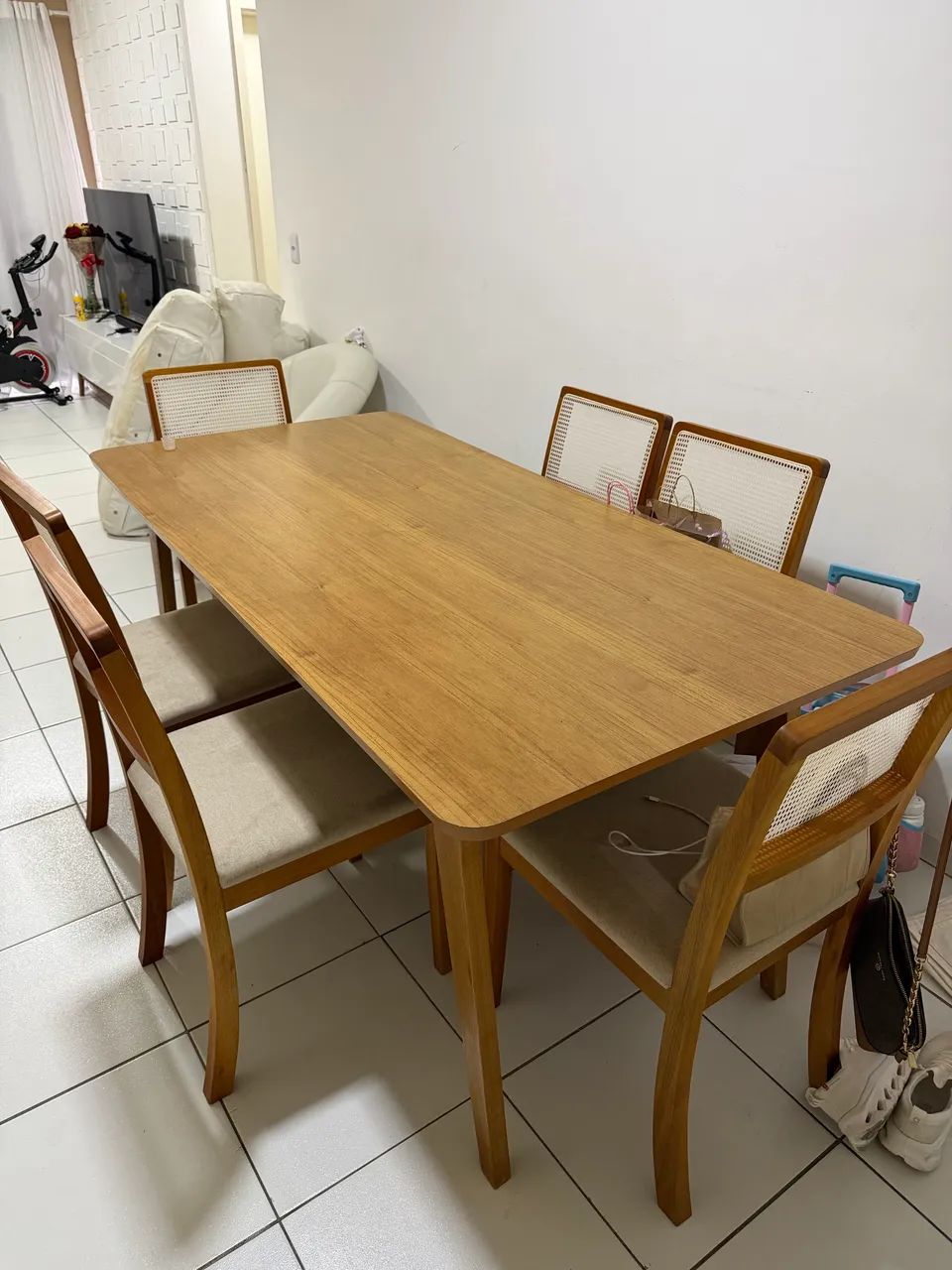 Mesa ( sem as cadeiras)