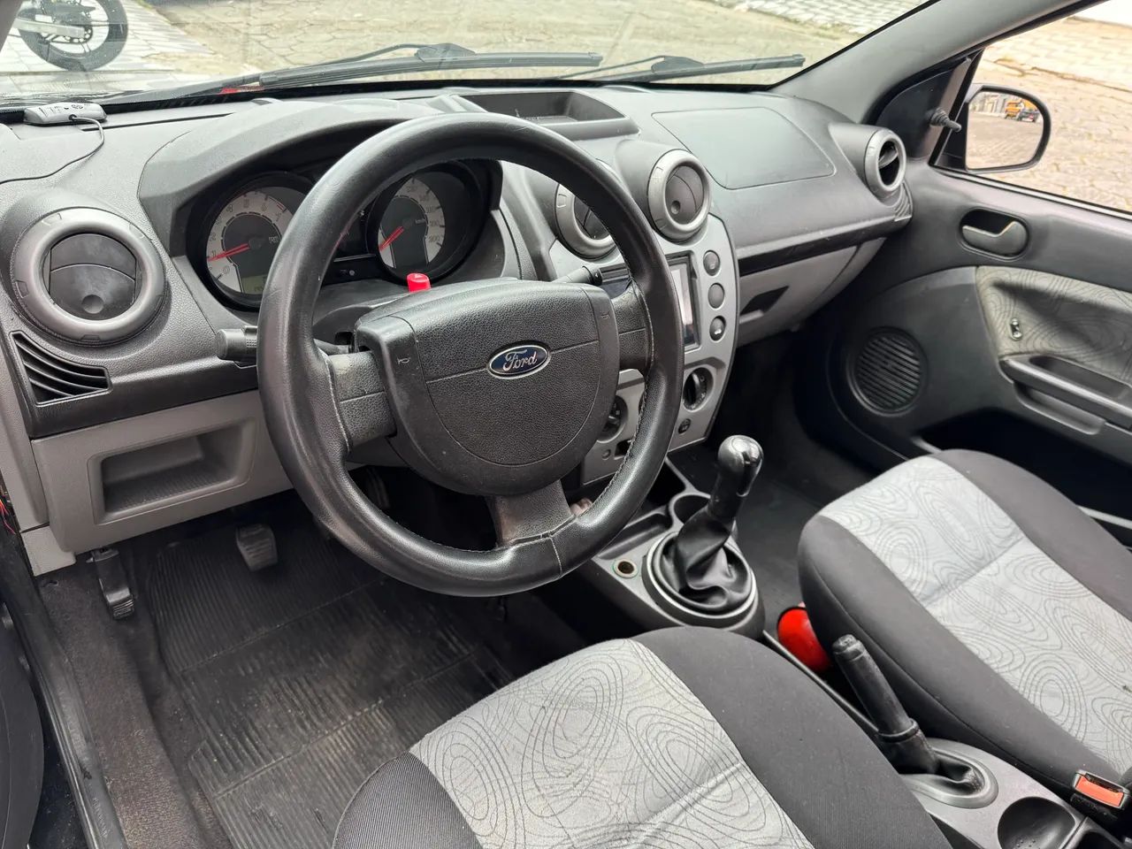 Ford Fiesta Sed. 1.6 8V Flex 4p, foto 7 de 14