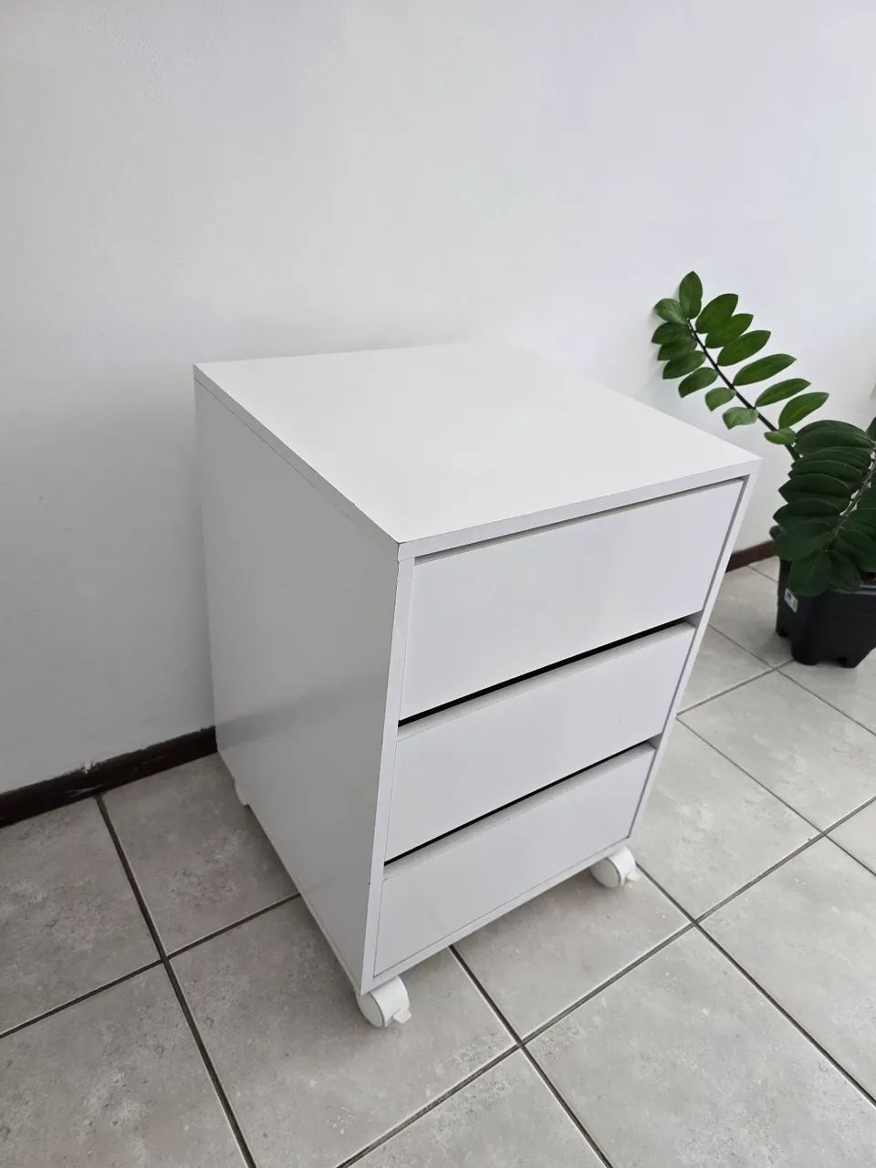 Vendo Gaveteiro branco com rodinhas! - Foto 2