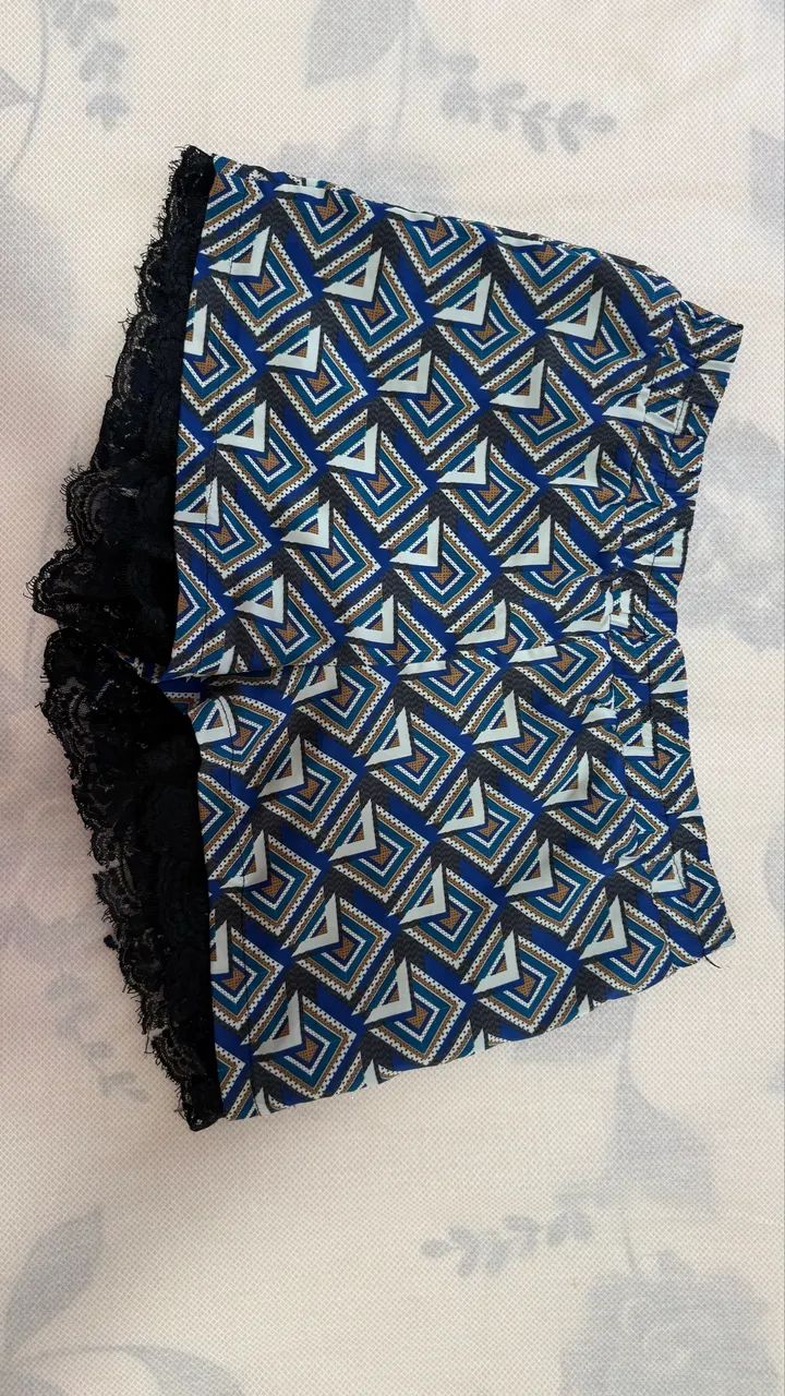 Short estampado com detalhes em renda - Foto 2