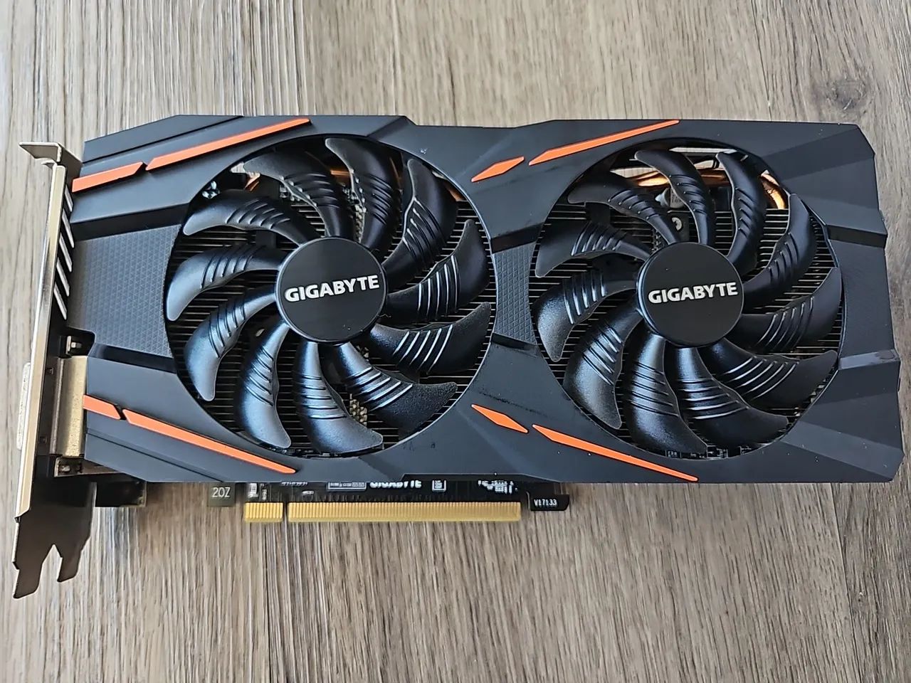 RX 580 Gigabyte - 2304 SP - 4GB
