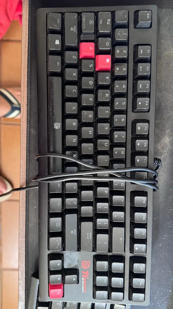 2 Teclados Mecânicos Poseidon ZX KB-PZX - R$ 150 os dois