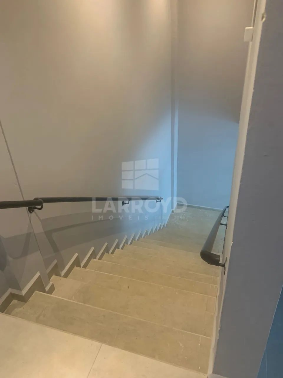 Sala Comercial Ampla para Alugar em Eixo de Fácil Acesso - Foto 4