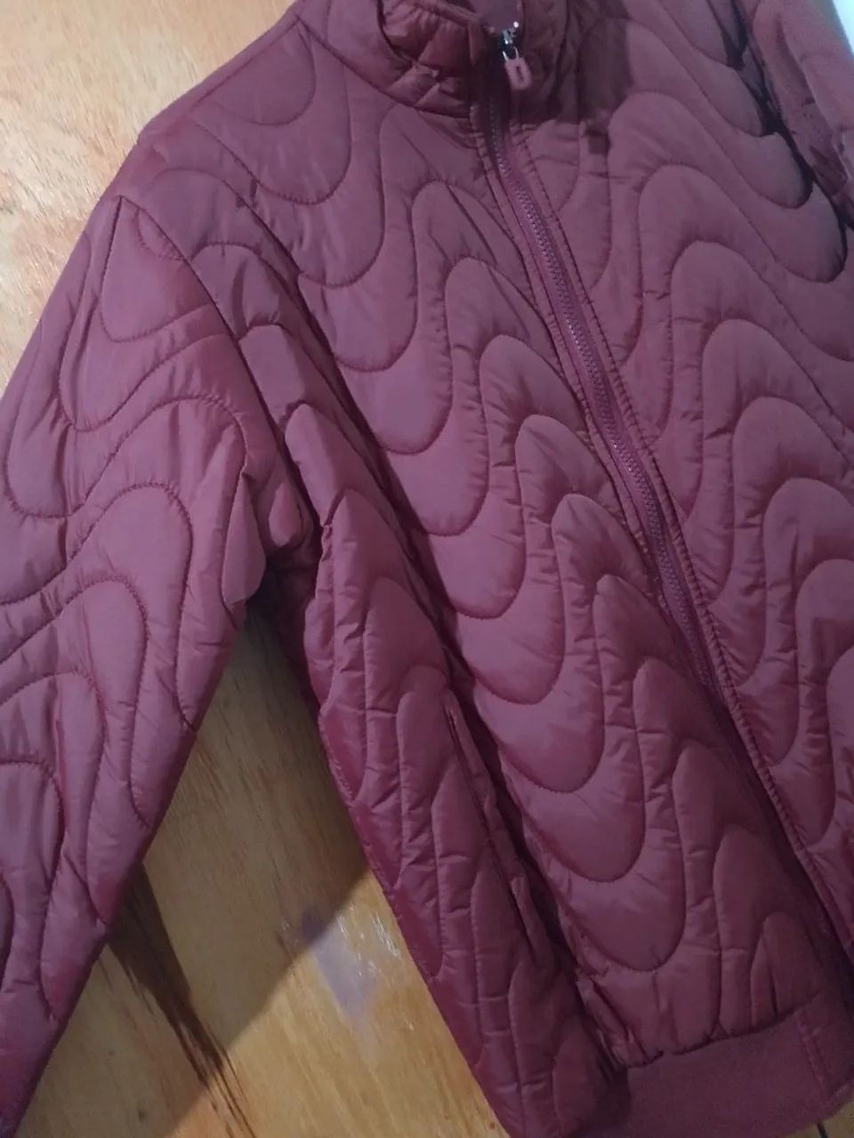 JAQUETA PUFFER BORDÔ  - Foto 2