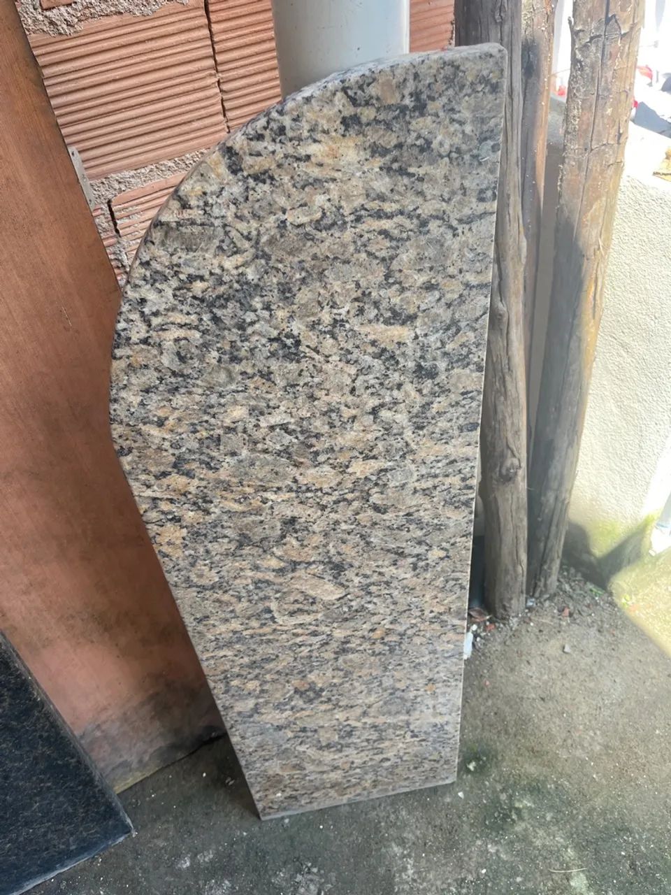 Vendo granito duas pedra de granito ? 1.38m x 40cm?  ?1.21m x 37cm? - Foto 5