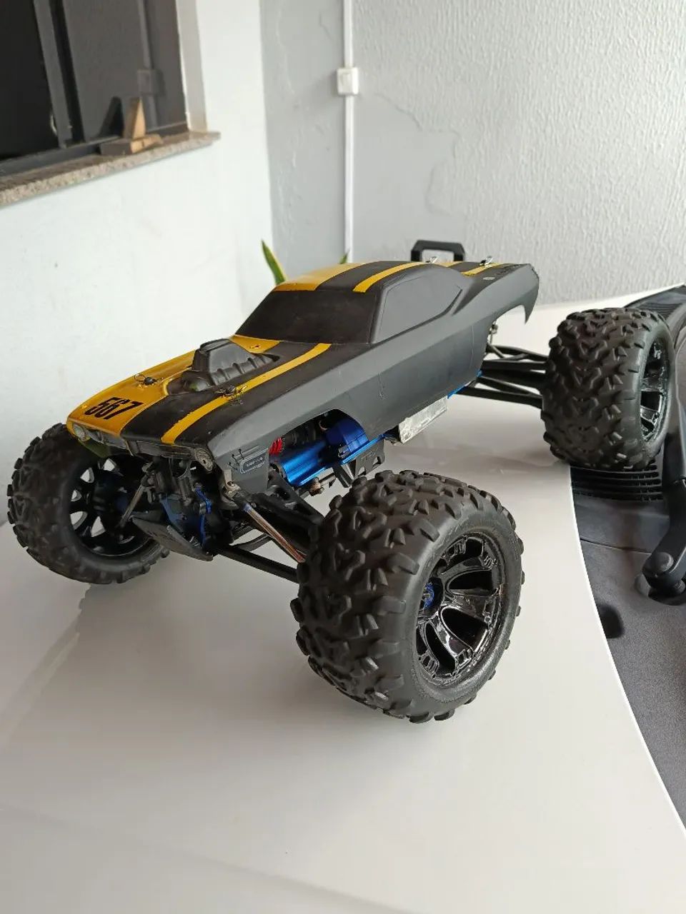 Automodelo traxxas Revo 3.3 - Foto 2