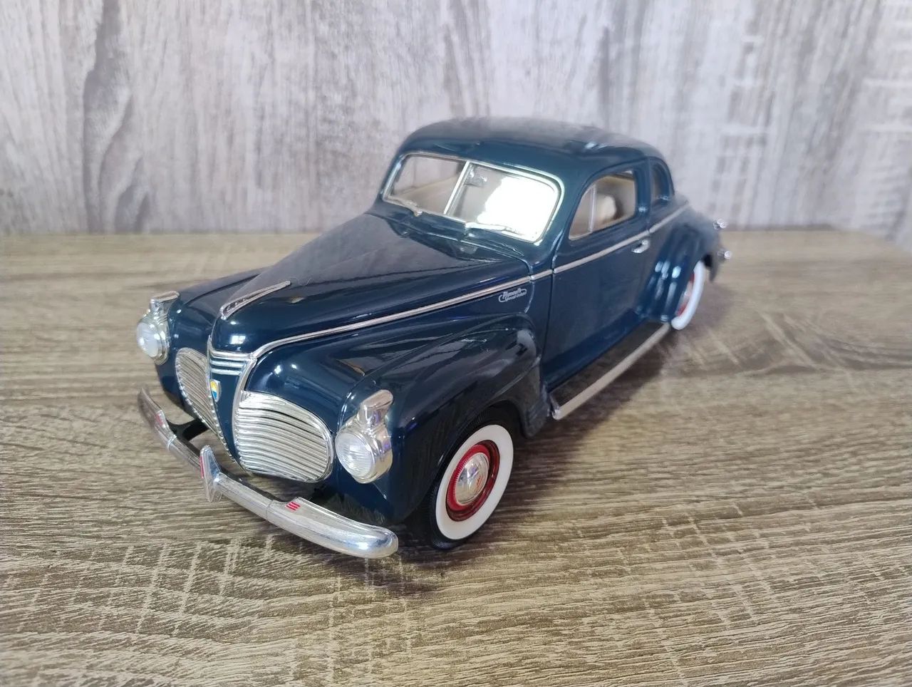 1941 Plymouth Coupê 1/18 - ROAD Signature - Hobbies e coleções