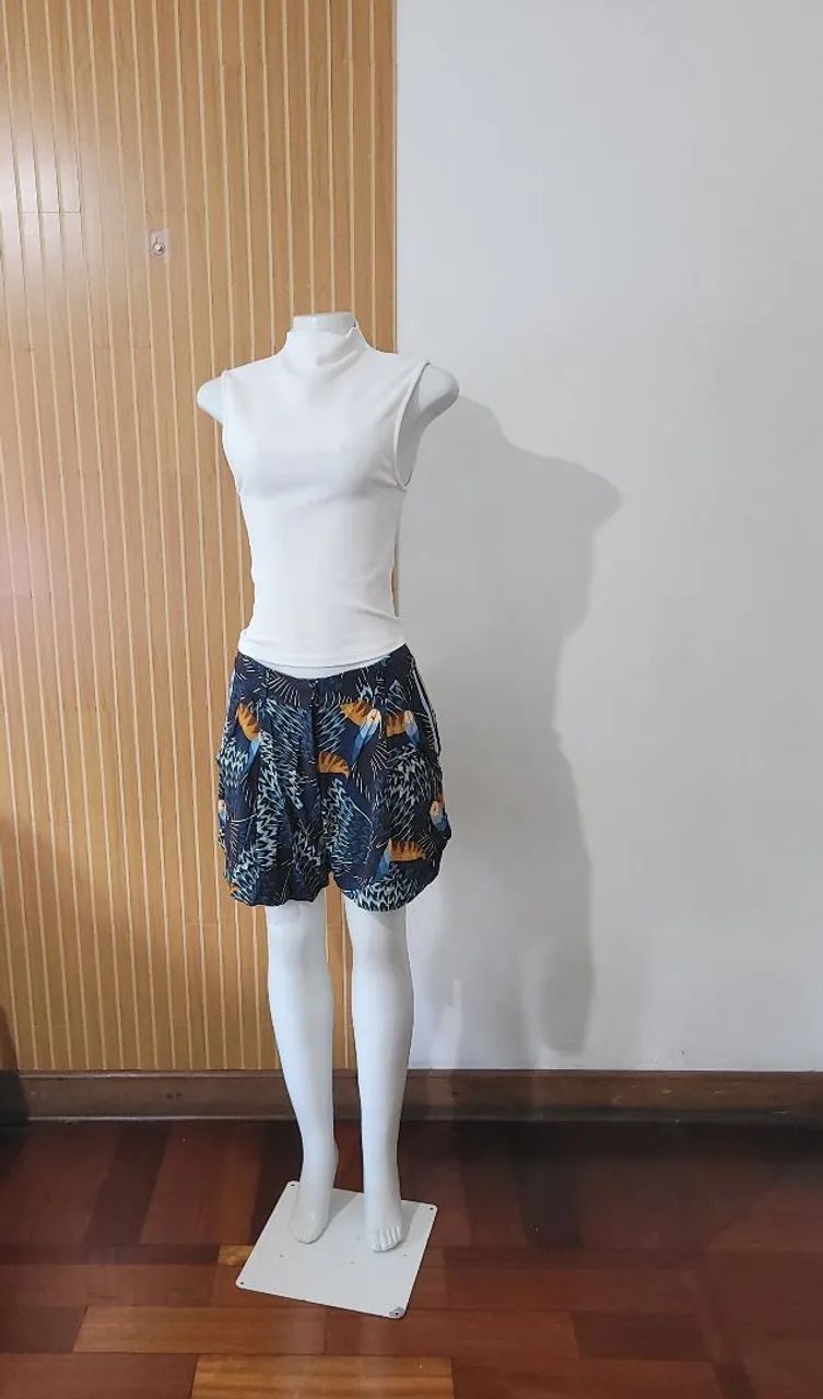 Short feminino farm estampado tucano tam M