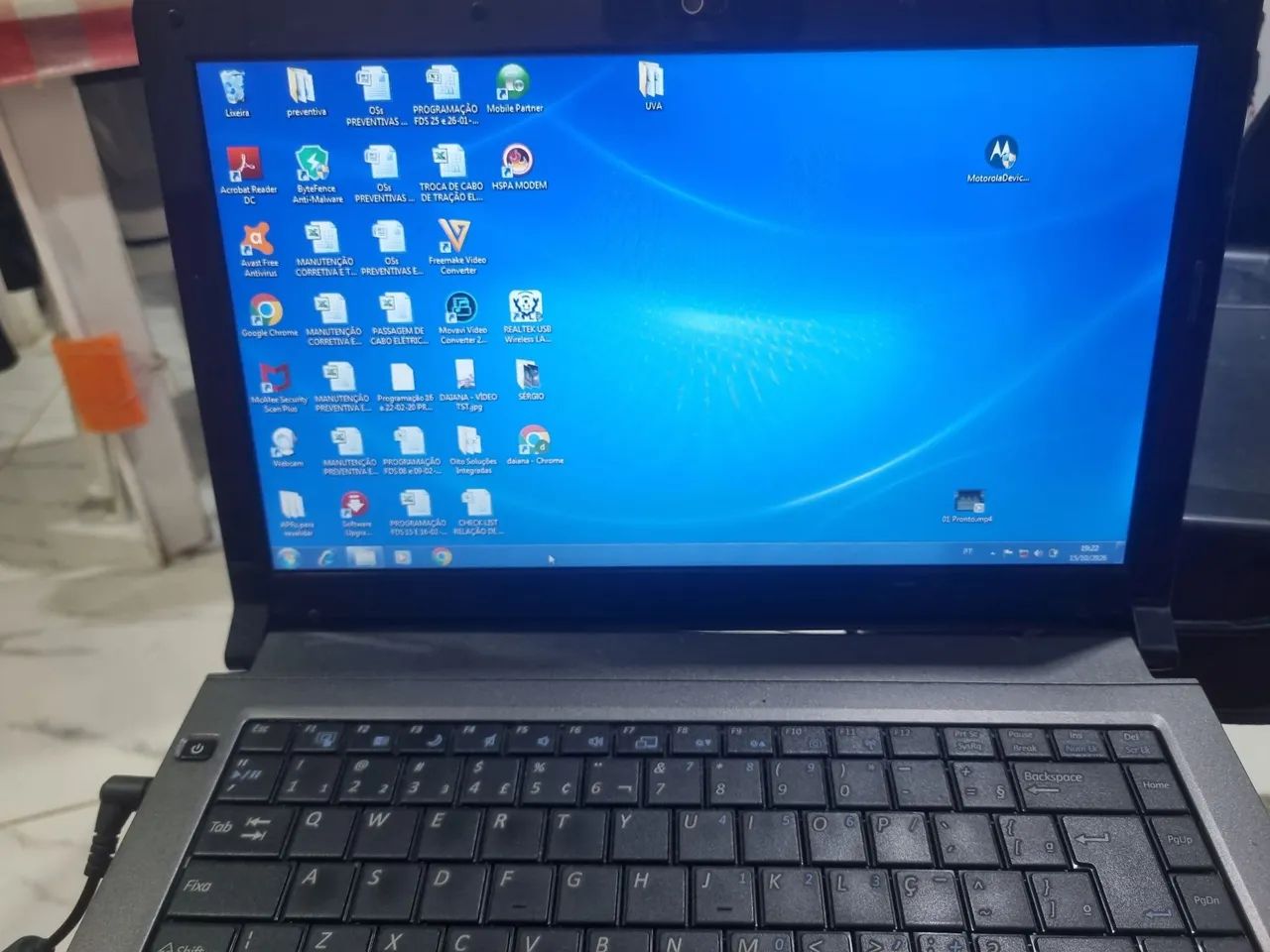 Notebook bateria viciada restante funciona tudo 