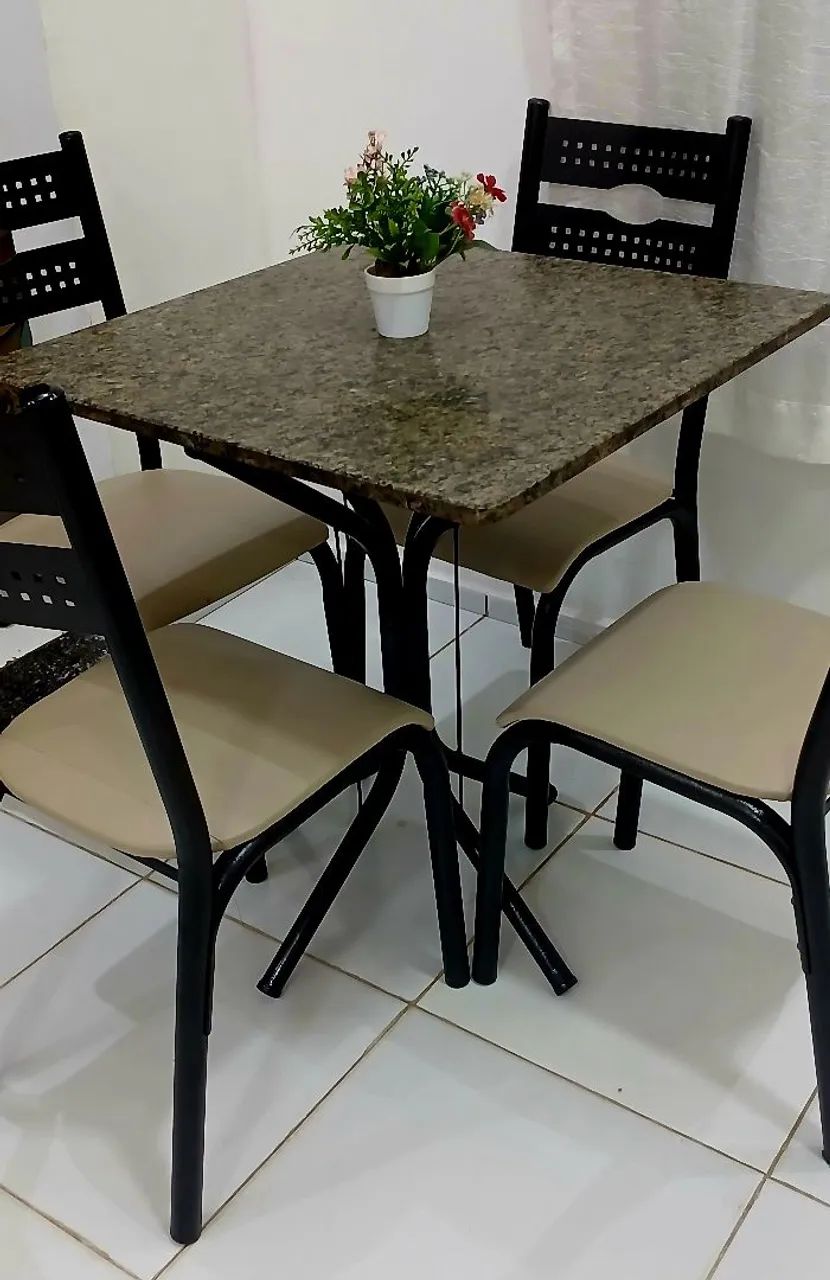 Mesa de Mármore com 4 Cadeiras  - Foto 5