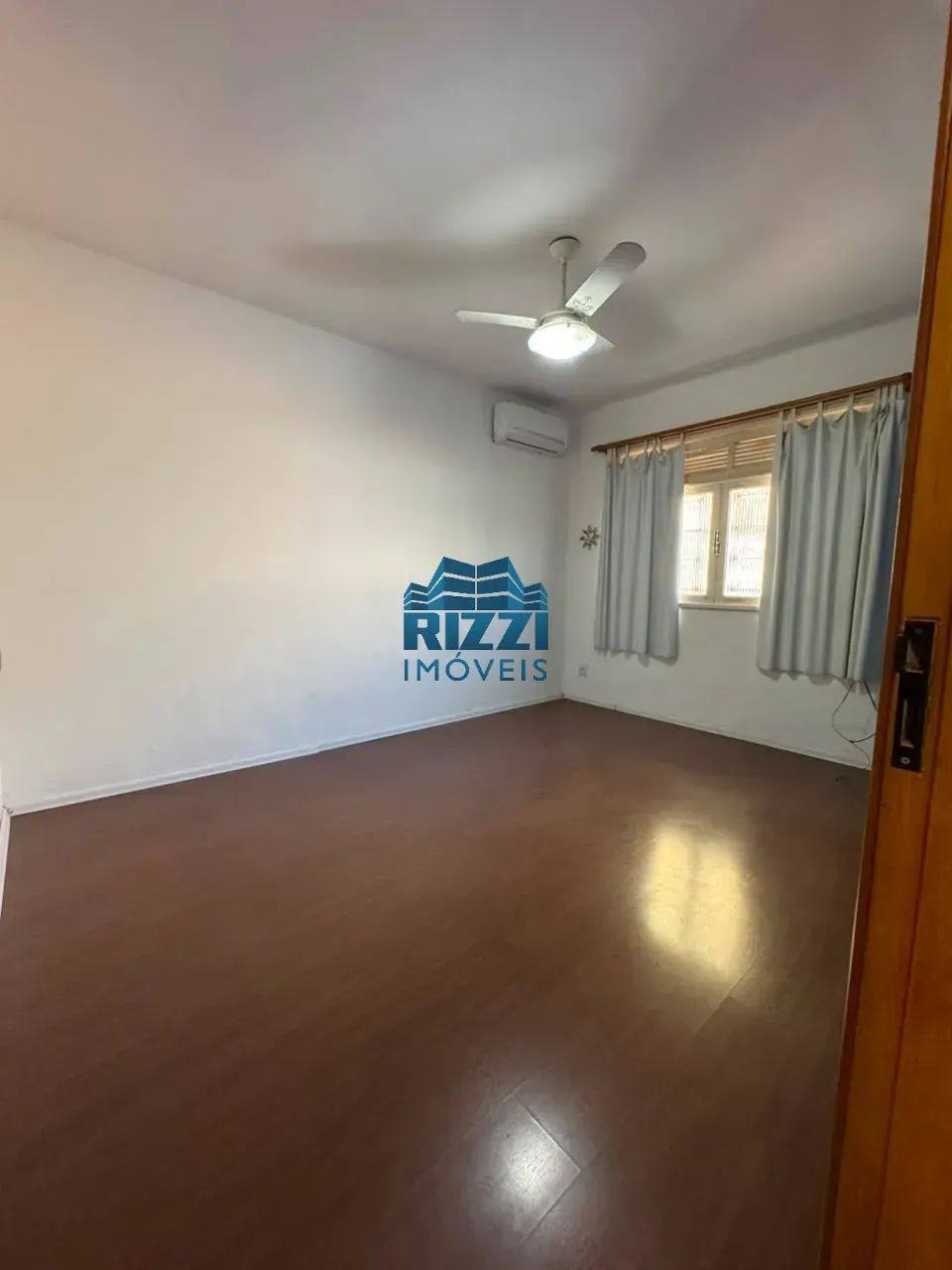 Casa à venda com 3 dormitórios e piscina na Taquara - Foto 4