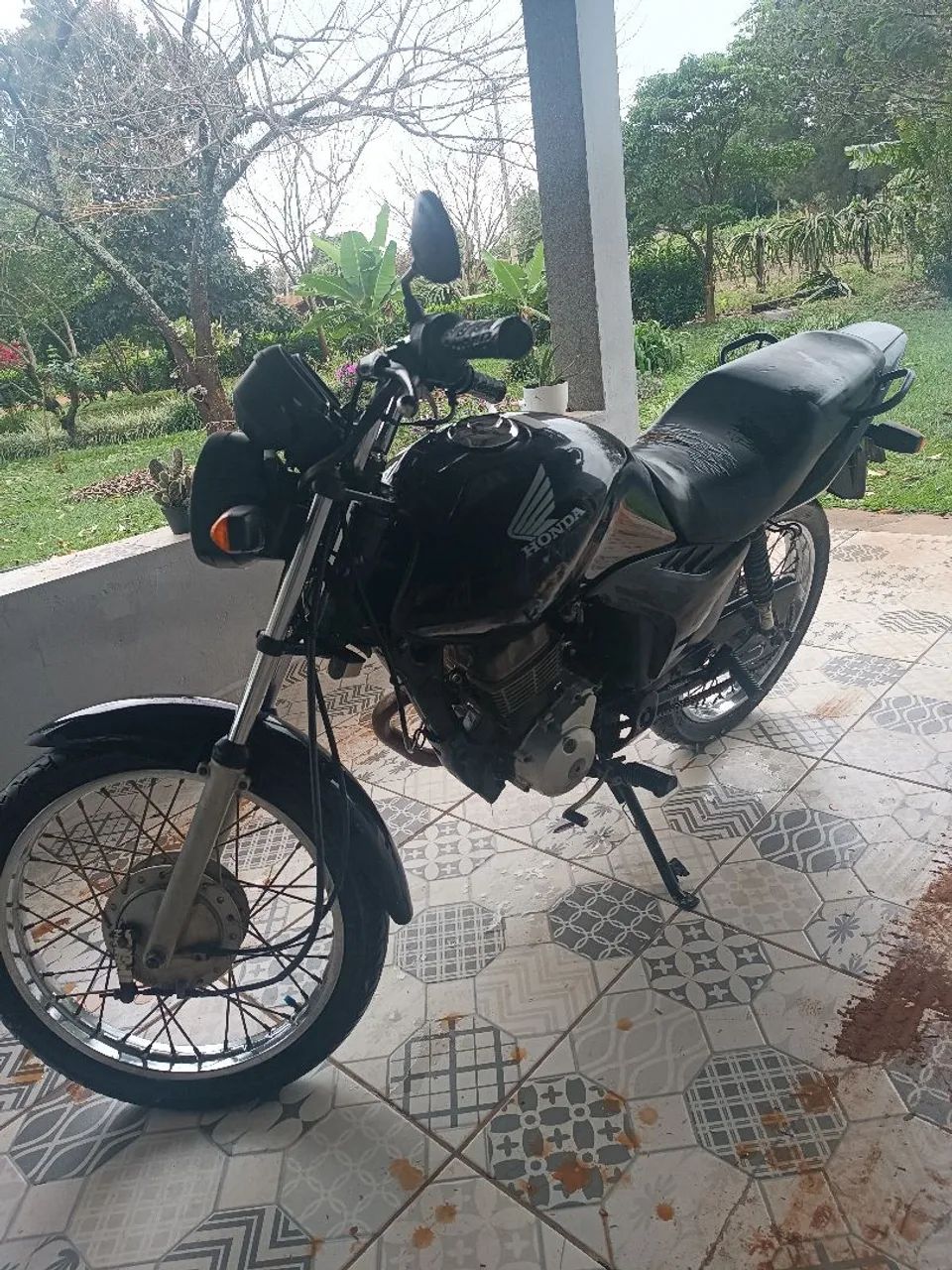 A baixo da tabela 