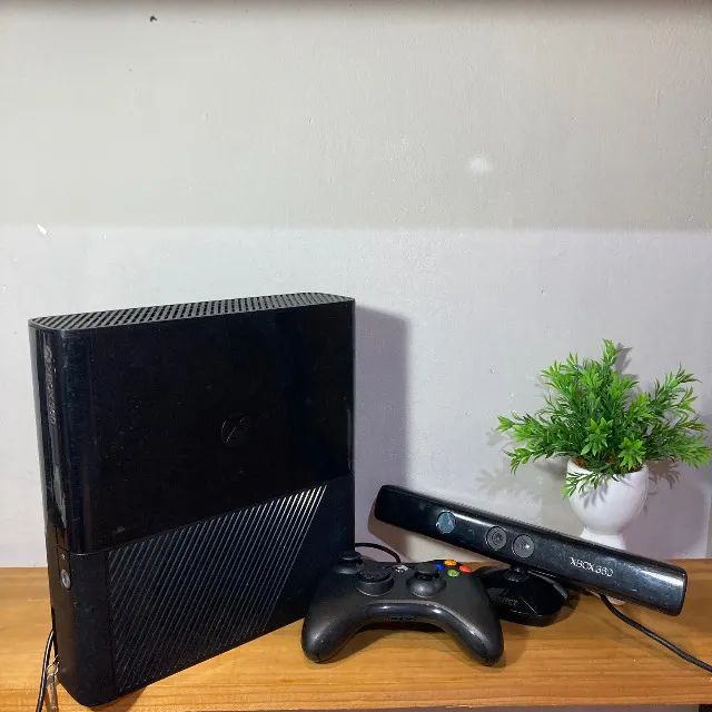 Xbox 360 com Kinect e controle novo