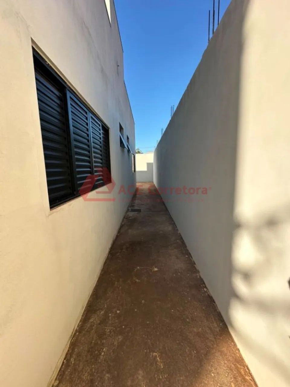 Casa com Suíte e Garagem para 2 Carros - Foto 4