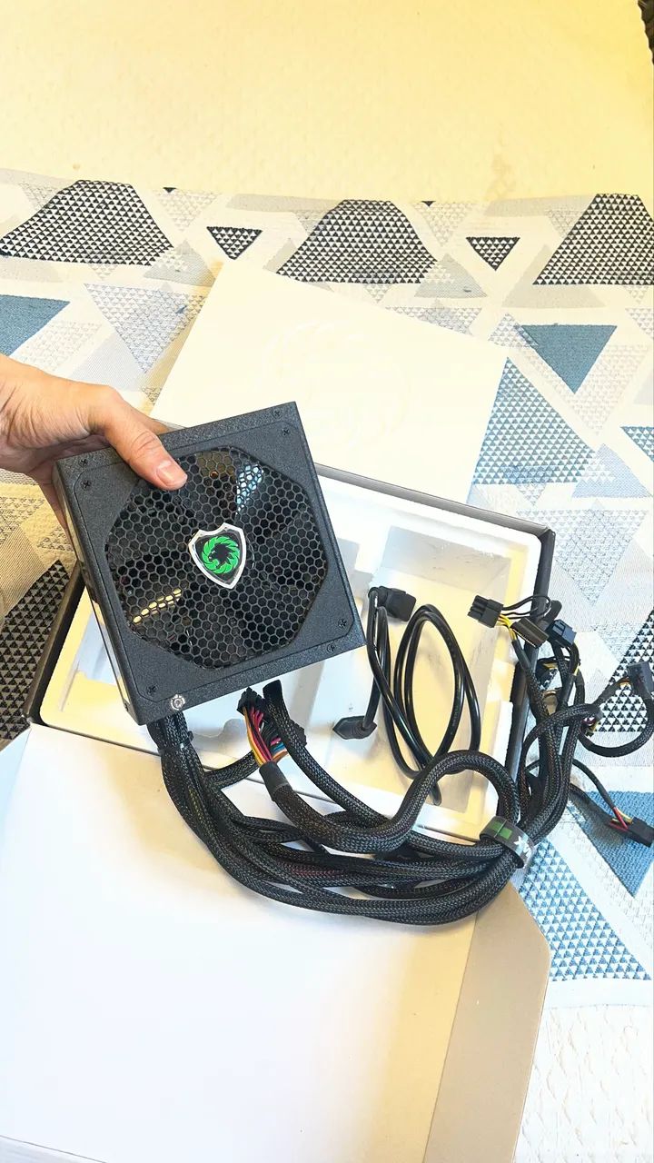 Fonte  ATX Gamemax 650W Bronze Plus - Foto 4