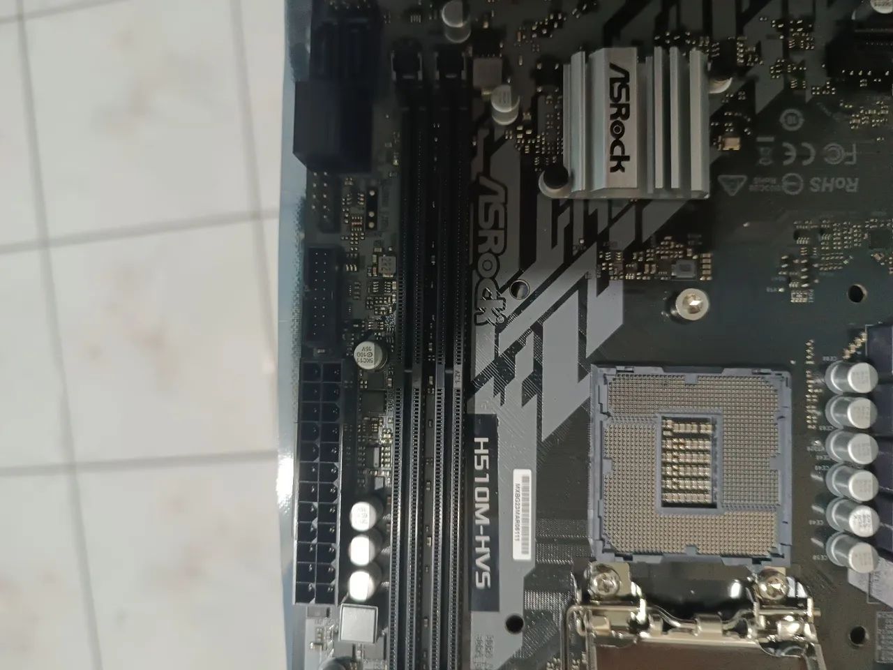Placa mãe ASROCK H510m-cvs com 1 pino quebrado resto perfeito  - Foto 3