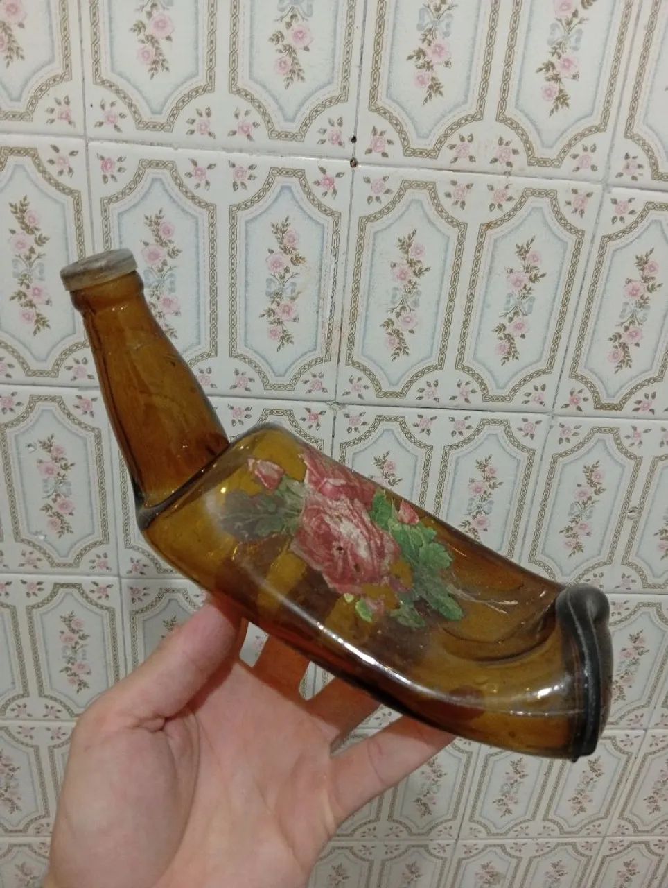 Garrafa moldada com pintura floral 