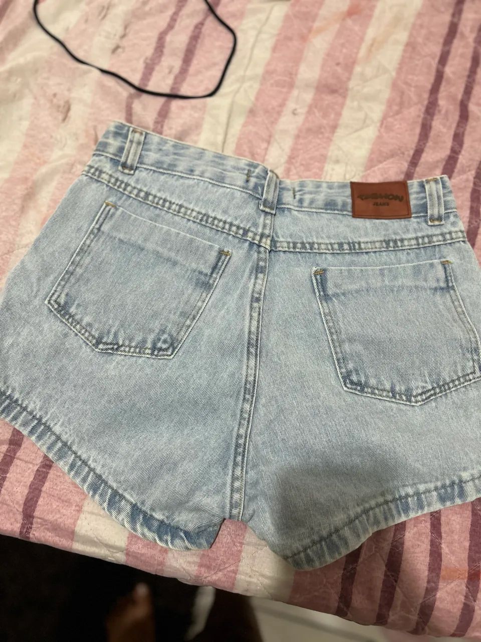 Vendo short com strass - Foto 2