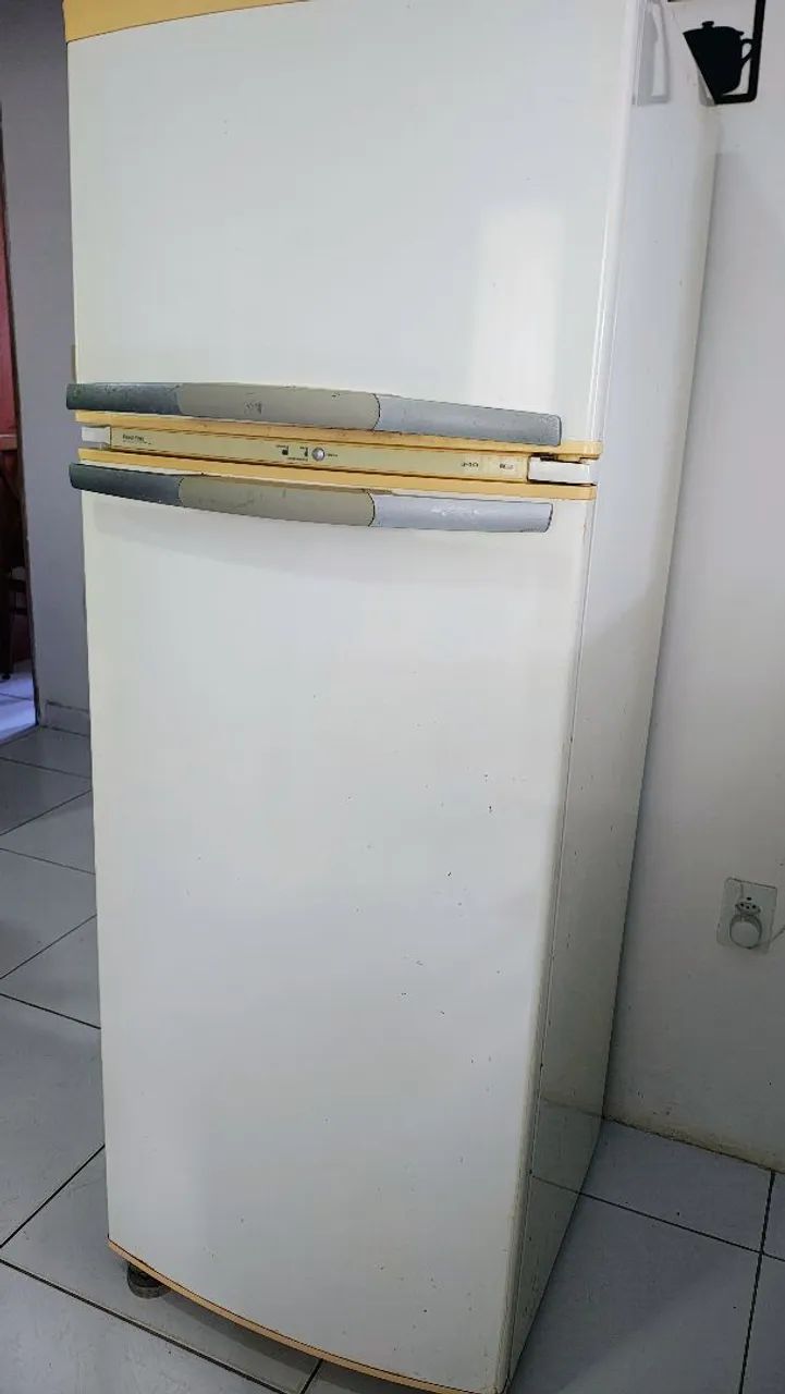 Geladeira 110v com transformador 