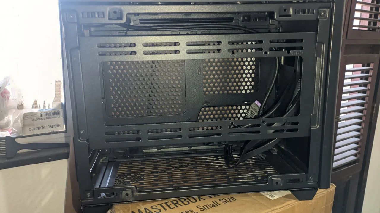 Gabinete cooler master nr200 - Foto 4