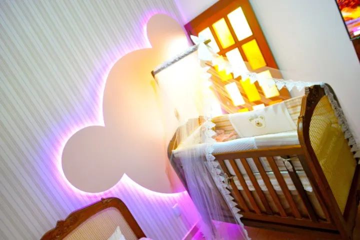 Berço Luiz XV Com Pianel com LED