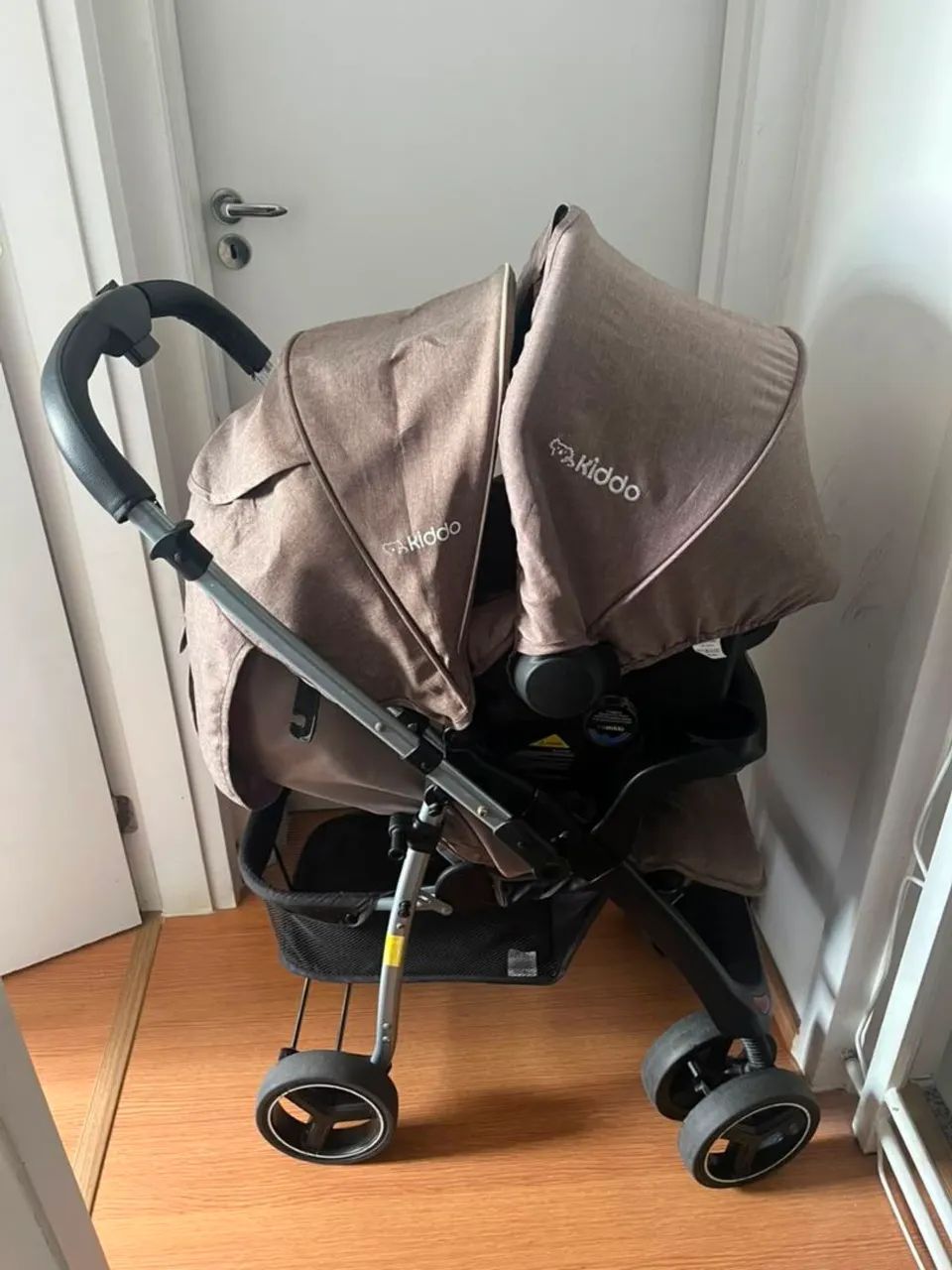 Carrinho de Bebê + Bebê Conforto Kiddo - Foto 2