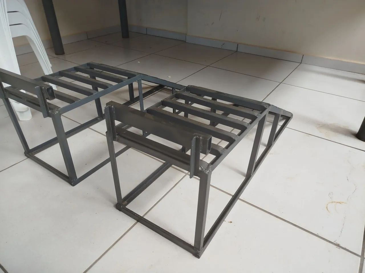 Vendo duas rampas para carro. Metalon  resistente. 