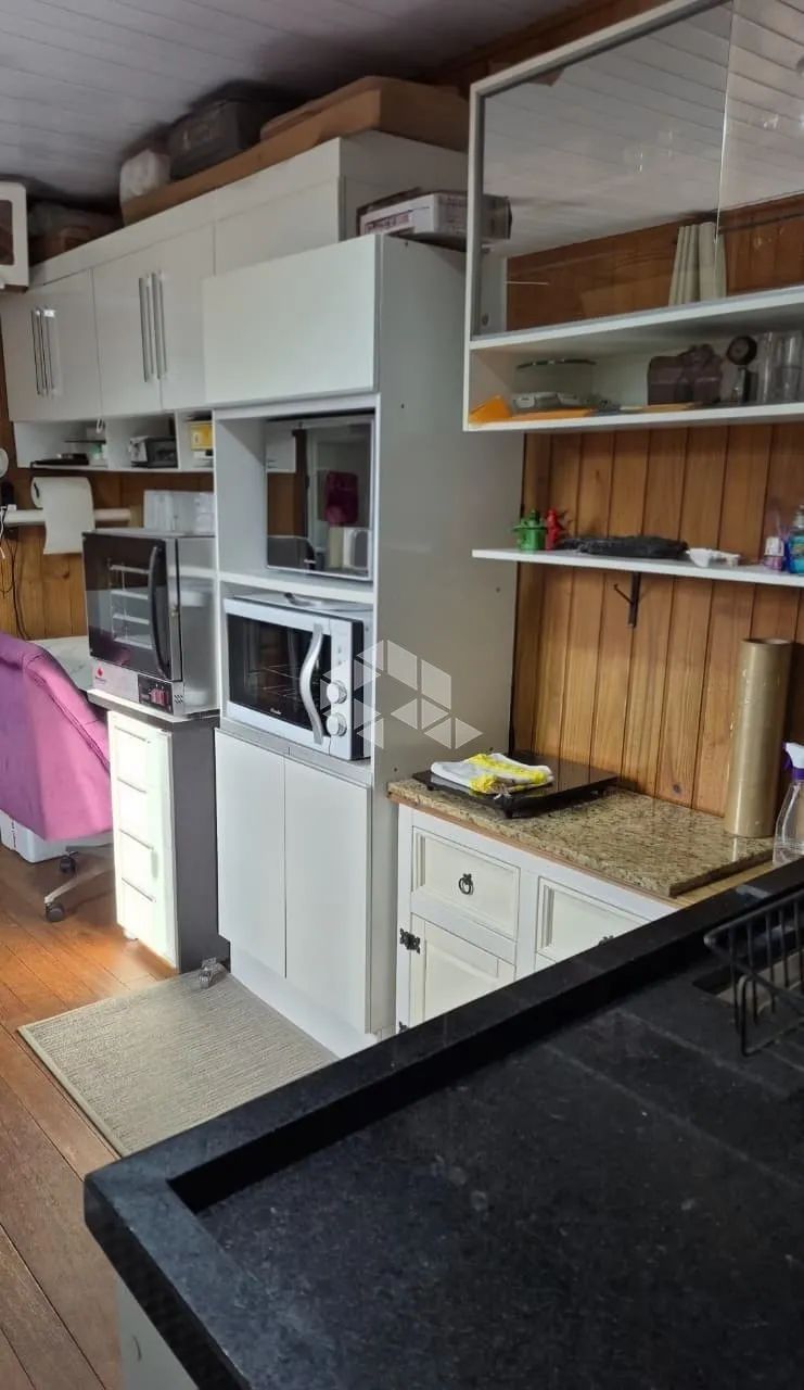 Casa 4 dormitórios com amplo pátio e um apartamento s na Barra da Lagoa - Foto 5