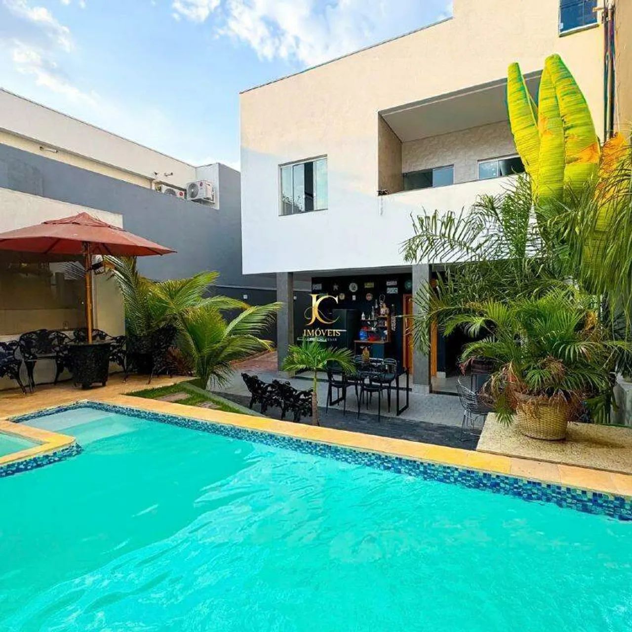 Casa Residencial com 4 Quartos (2 Suítes), Piscina e Quintal | Divinópolis/MG