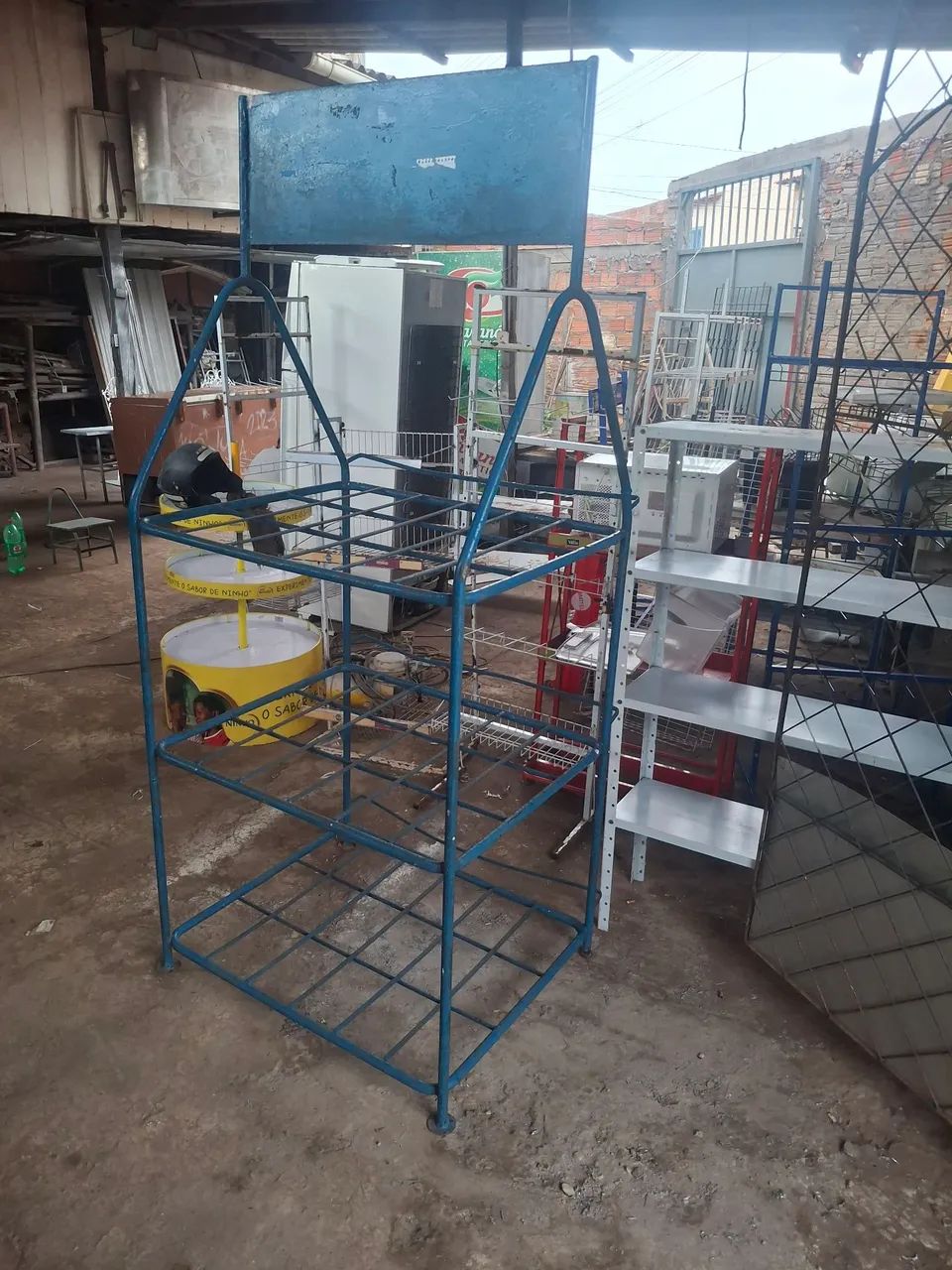 200$ expositor para garrafão de água .