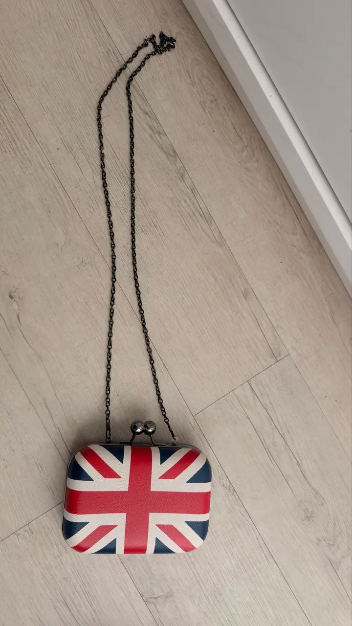 Bolsa clutch da marca Myth 