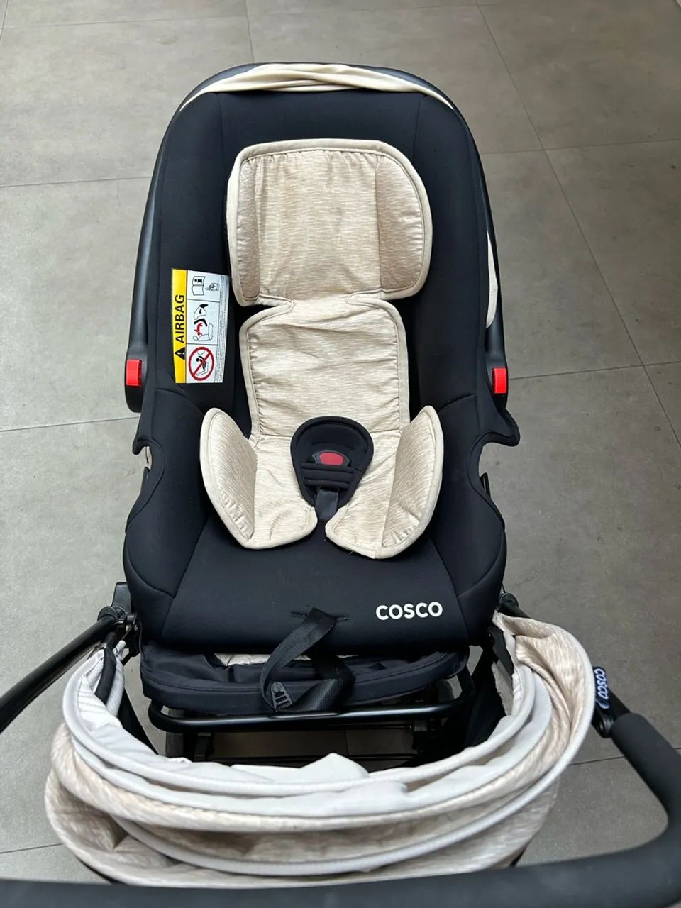 Carrinho de Bebê Alça Reversível com Bebê Conforto Cosco - Foto 4