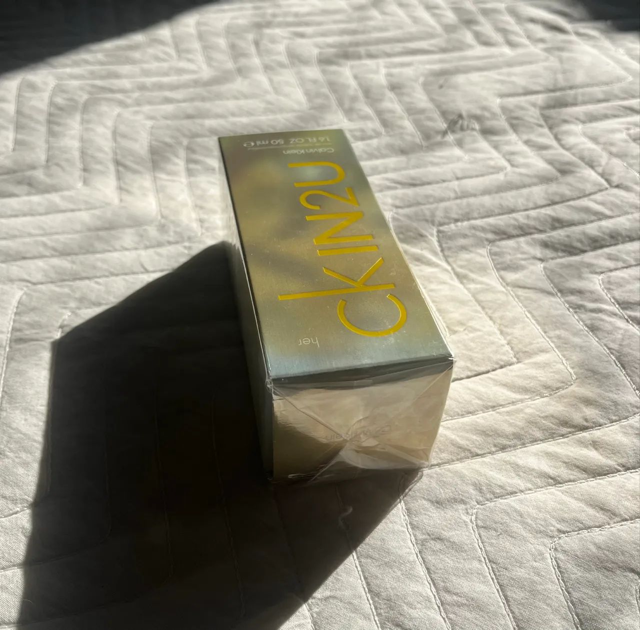 Calvin Klein CK IN2U Her 50ml - perfume feminino  - Foto 3