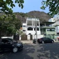 Casa Perfeita na Urca  480m² de Conforto e Modernidade