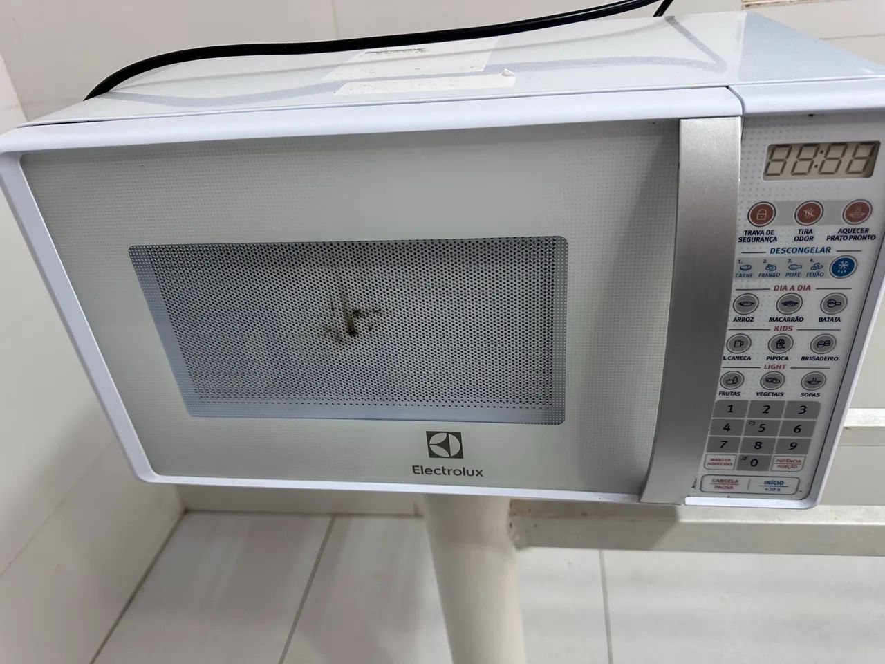 micro-ondas Electrolux MEF30, com 20 litros, 220 V - Foto 2