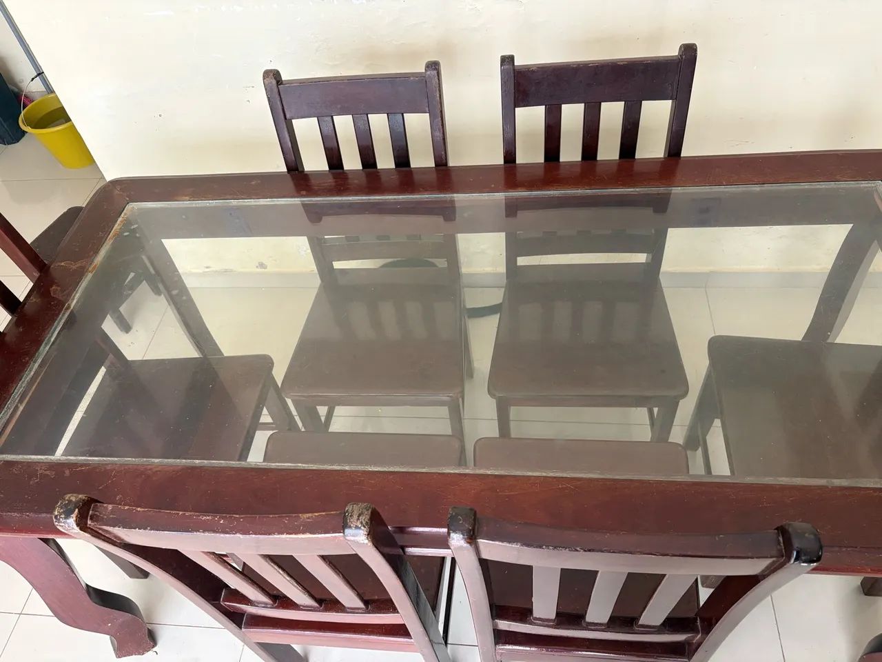 Mesa de madeira maciça com 6 cadeiras - Foto 3