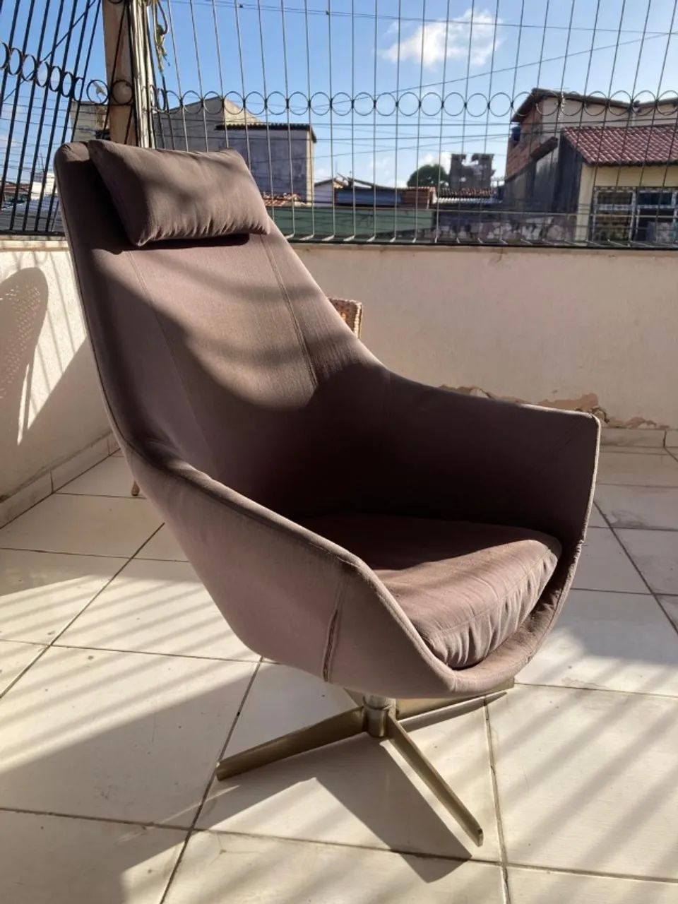 Poltrona Giratória Marrom. - Foto 2