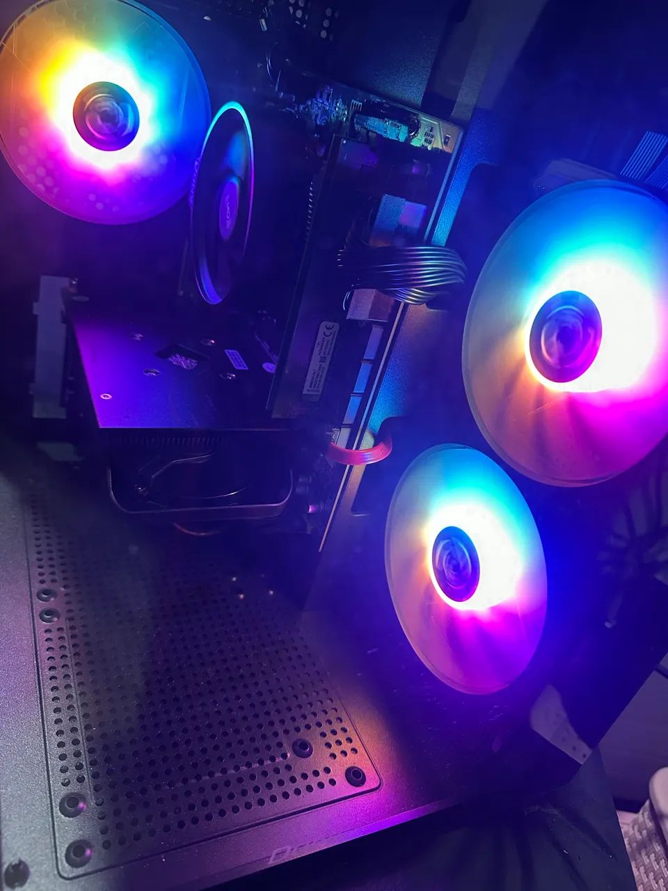 RYZEN 3200G, 16 RAM / RX550 4GB / SSD 230 - Foto 5