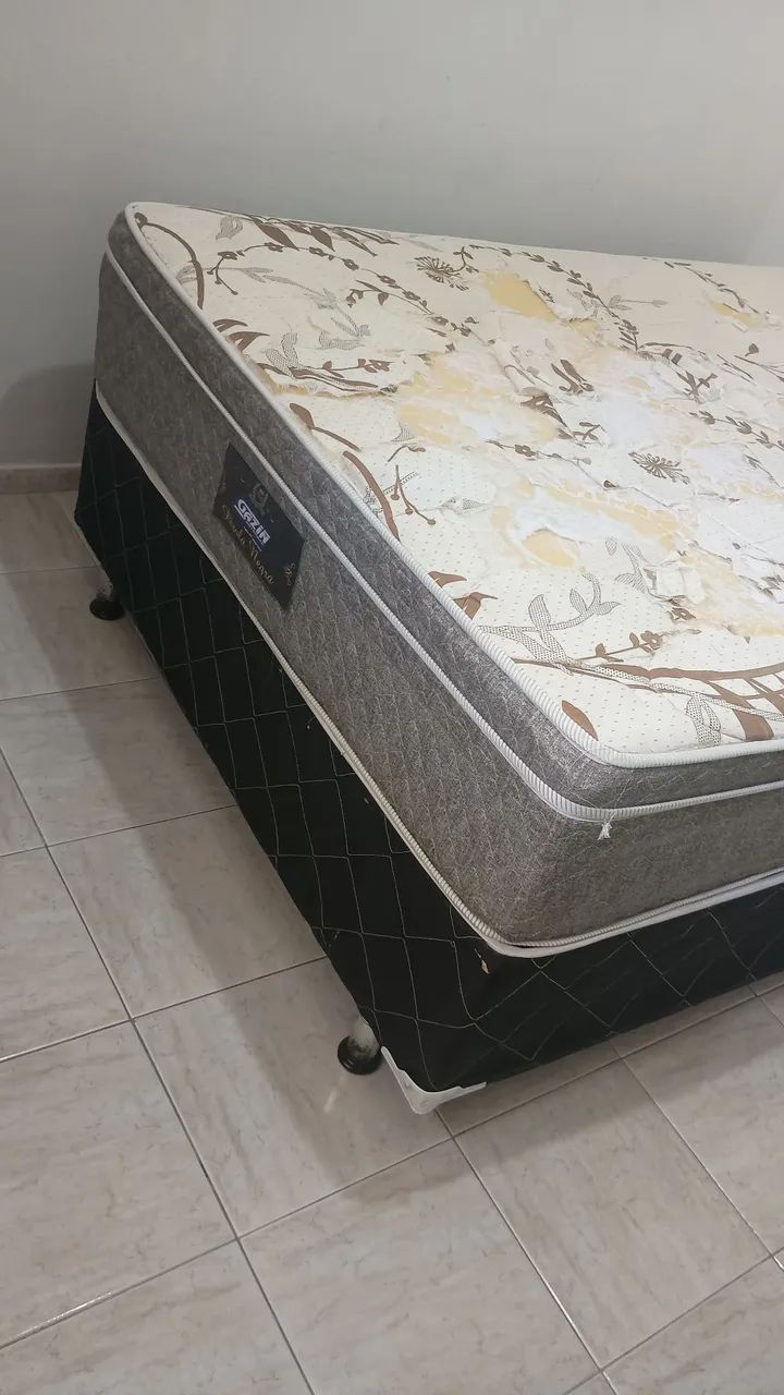 Vendo cama com base e colchão