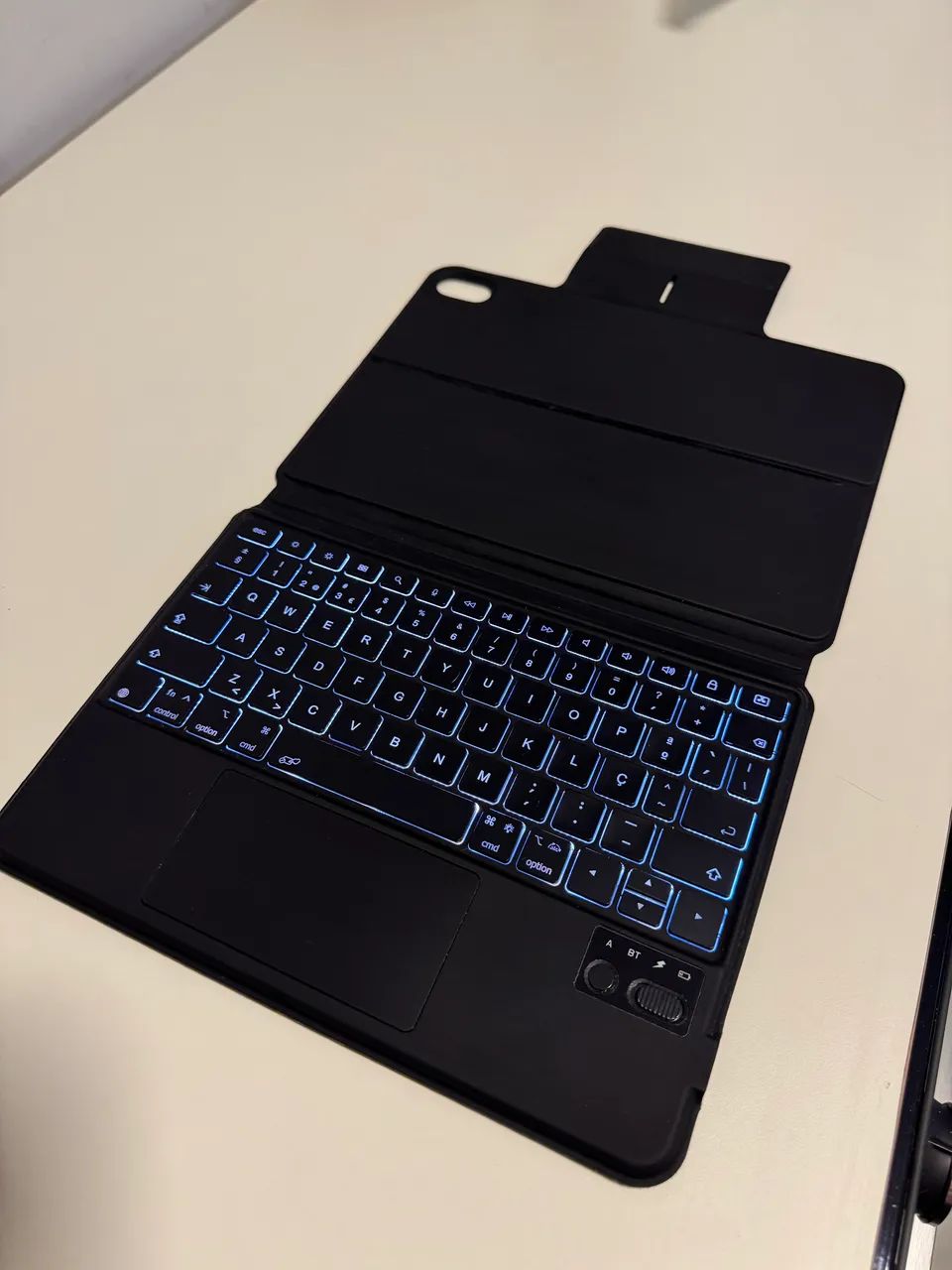 Capa Teclado Bluetooth iPad 11th A16 10.9pol. - Foto 5