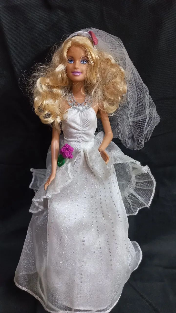 Boneca barbie noiva