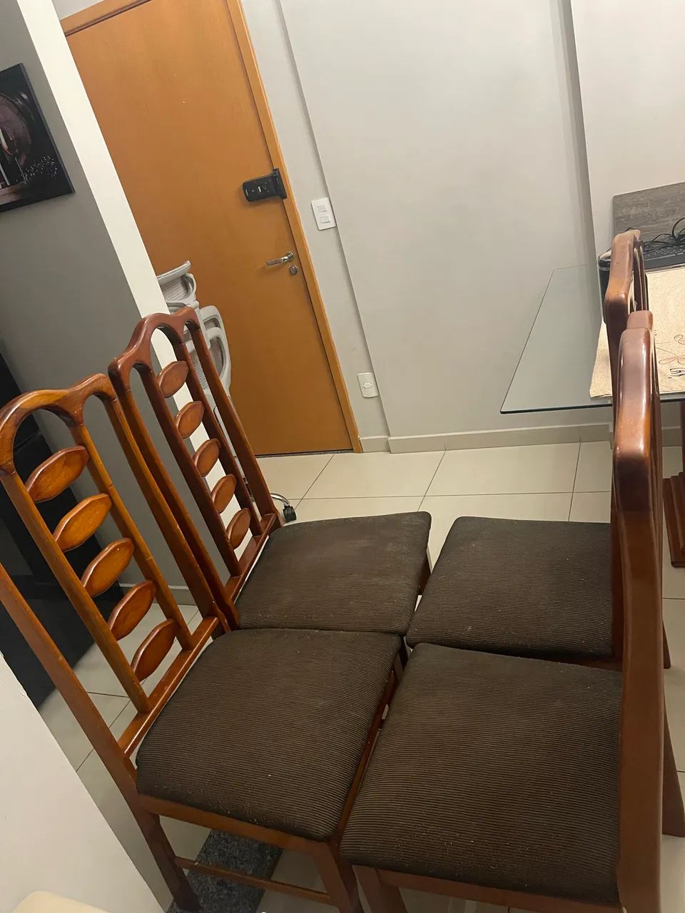 Vendo mesa R$ 2.700,00 com cadeiras  - Foto 3