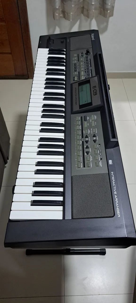 Teclado Roland E-09  - Foto 2