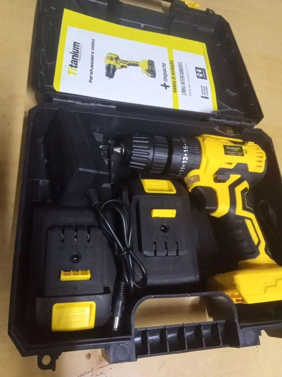 Parafusadeira Titanium 21v 2 baterias nova zero show  - Foto 4